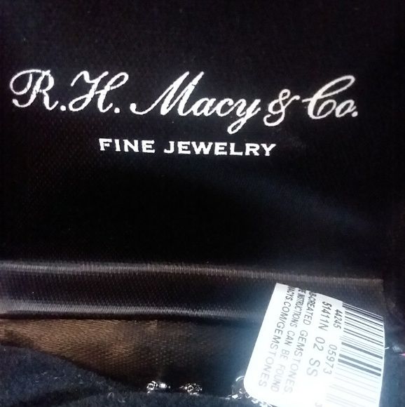 A bracelet - Picture 2 of 3